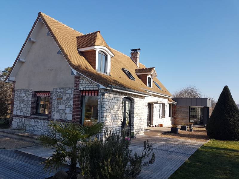 Vends propriété ancienne rénovée de 190 m² habitable avec 4 chambres, piscine, dépendances sur un jardin de 8000 m² proche du vaudreuil à Val de Reuil