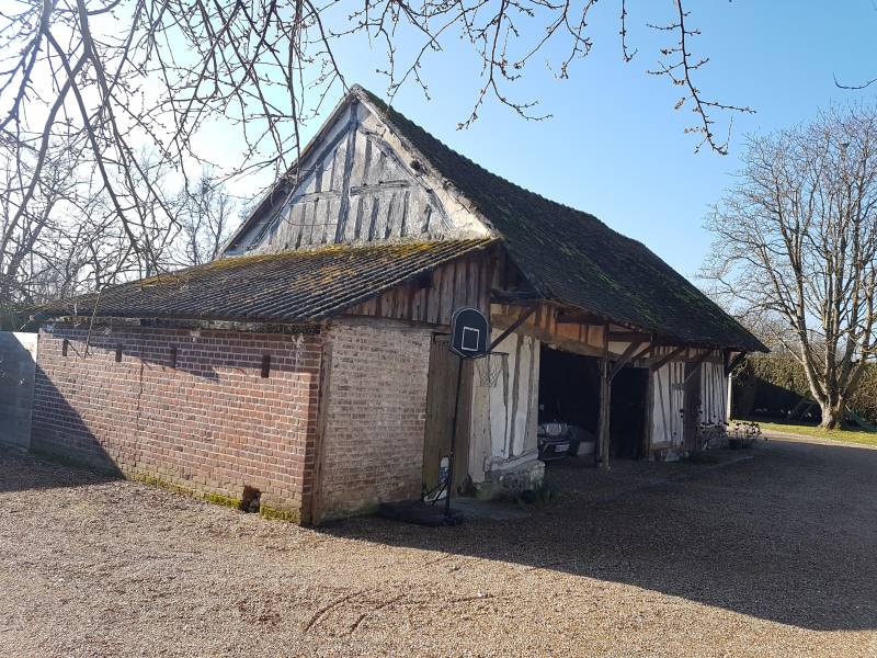 En vente maison ancienne rénovée avec piscine chauffée et dépendances sur la commune de Val de Reuil
