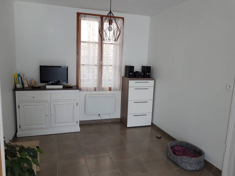 Vends maison ancienne avec chambre en rez de chaussée sur la commune de Andé