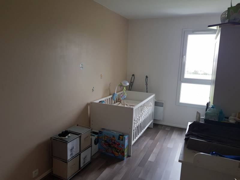 A vendre appartement avec 2 chambres, jardin, terrasse et parking à Val de Reuil