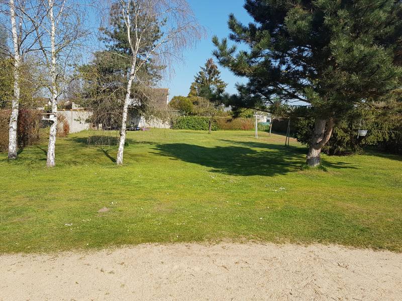 Vends maison F3 sur un jardin de 1410 m² avec un sous sol complet sur la commune de Muids proche de saint Pierre du Vauvray