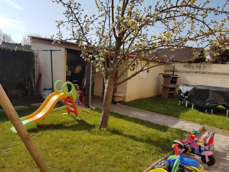 A vendre maison fonctionnelle de 101 m² habitable avec 4 chambres, garage, dépendance et jardin sur la comune de Val de Reuil (27100)