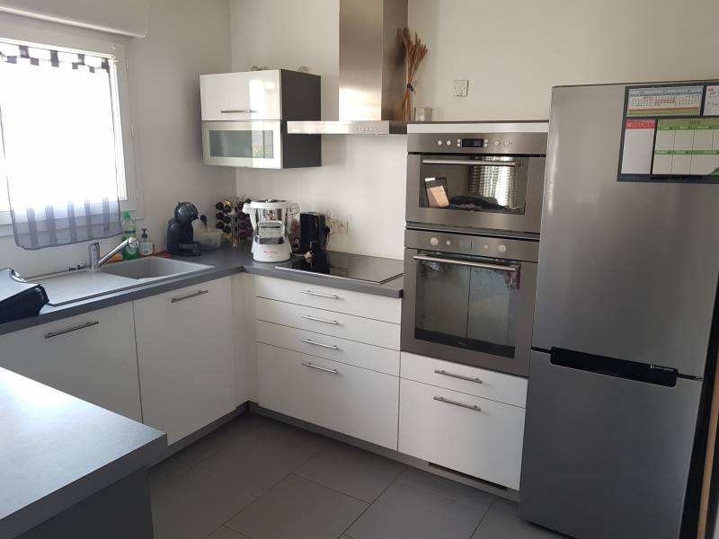 En vente appartement en bon état de 69 m² avec 2 chambres un jardin et 2 parking proche de la gare sur la commune de Val de Reuil (27100)