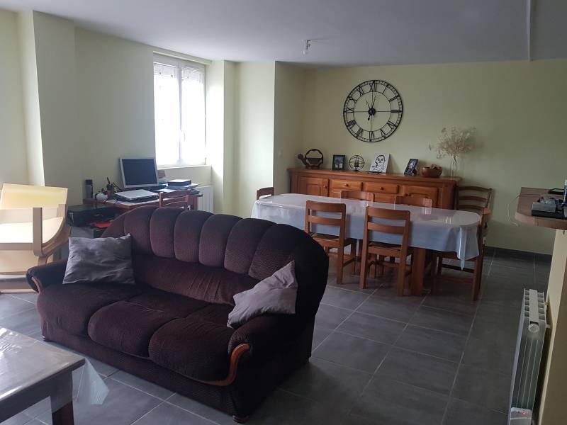 En vente dans uns résidence sécurisée appartement rénové de 77 m² avec jardin et 2 garages sur la commune de Val de Reuil