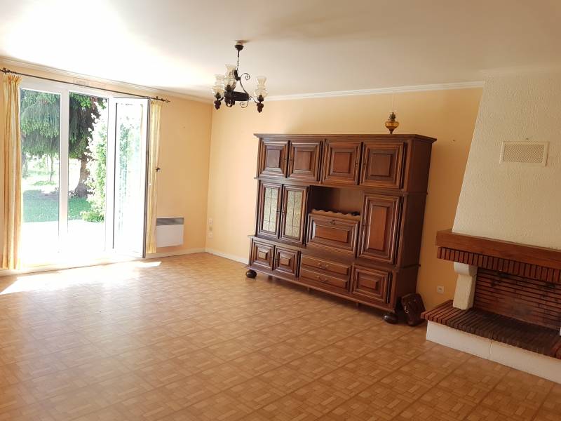 Vends maison F4 avec un séjour de 25 m², 3 chambres, garage et jardin clos sur la commune de Val de Reuil (27100)