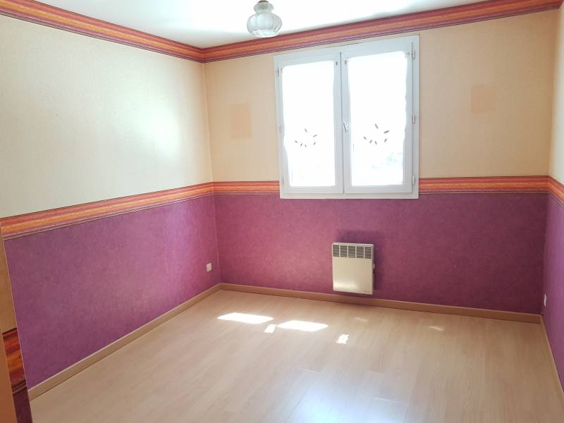 Vends maison F4 avec 3 chambres dont une en rez-de chaussée sur la commune de Val de Reuil