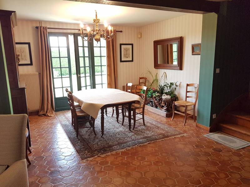 Maison traditonnelle F8 de 190 m² habitable avec jardin clos MONTAURE  