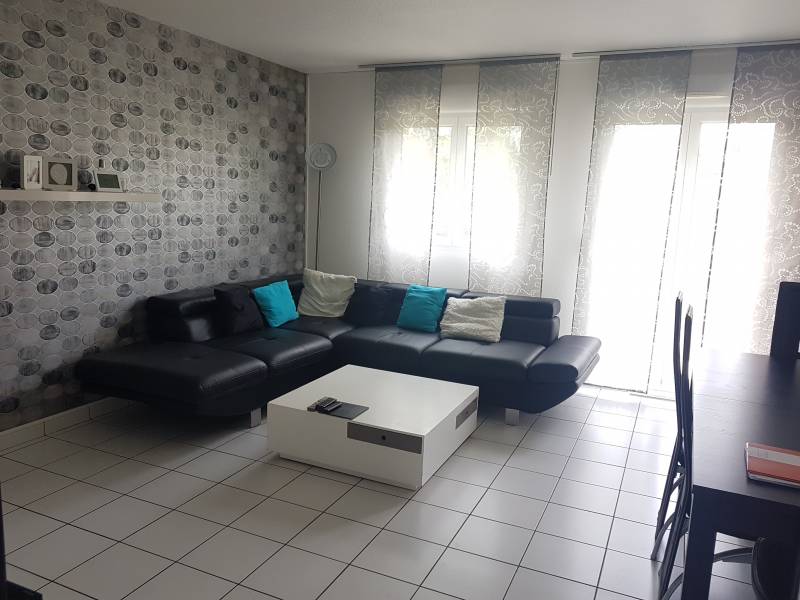 a vendre maison de 73 m² avec 2 chambres, garage et jardin à Val de reuil