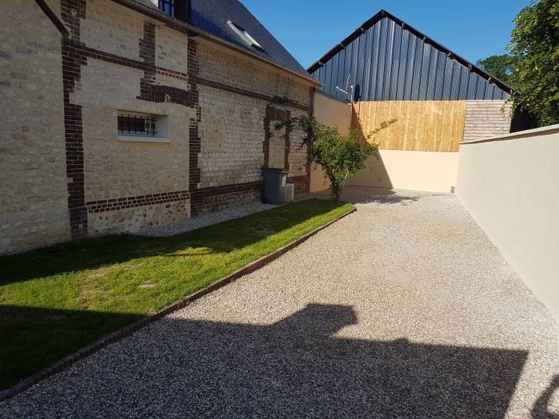 A vendre maison ancienne rénovée avec 3 chambres et un jardin sur la commune de Léry (27690)