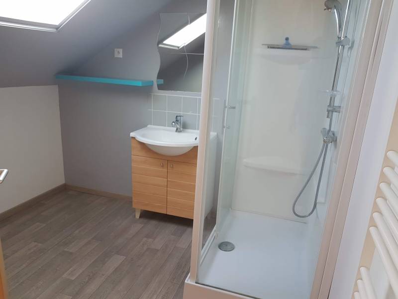 Vends maison en pierres de type F4 de 80 m² avec un jardin clos de murs sur la commune de Léry (27690)