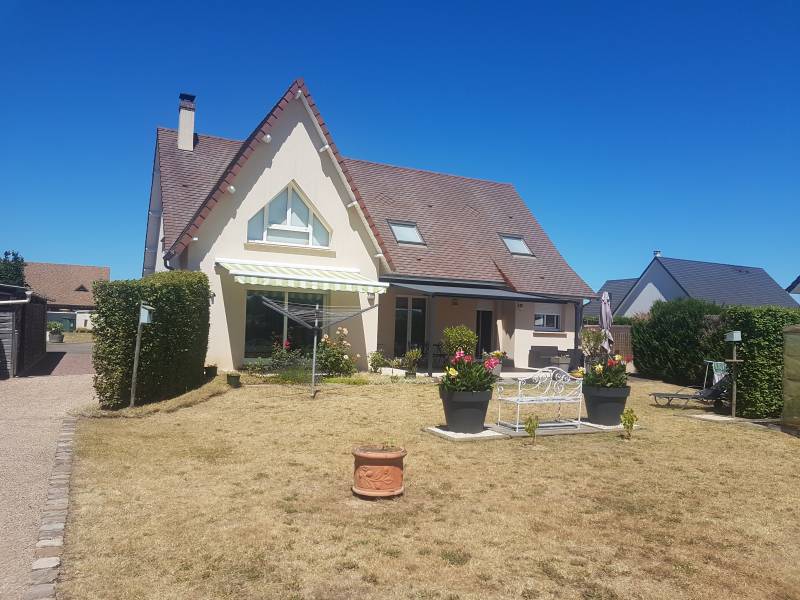 Achetez une maison de 200 m² avec séjour de 48m² 4 chambres, garage double et jardin clos à criquebeuf sur seine