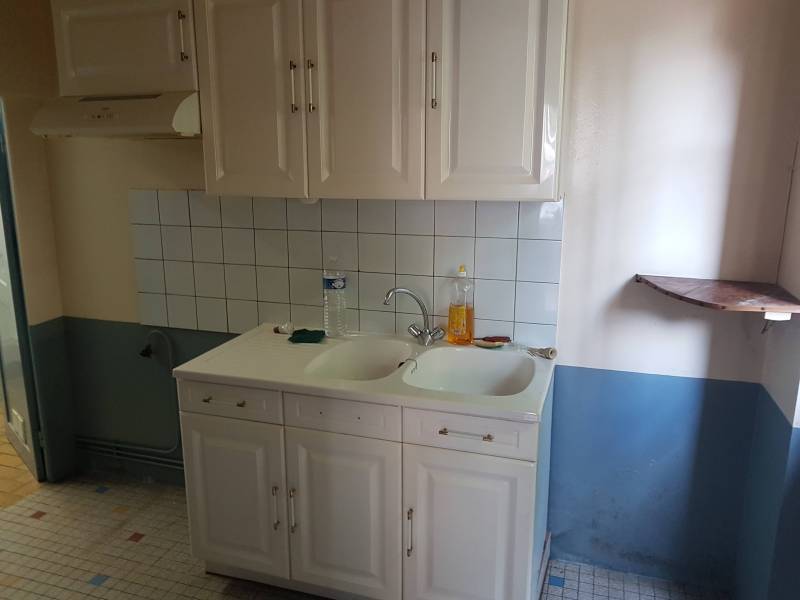 Vends maison ancienne avec 2 chambres jardin et garage à Saint Etienne du Vauvray