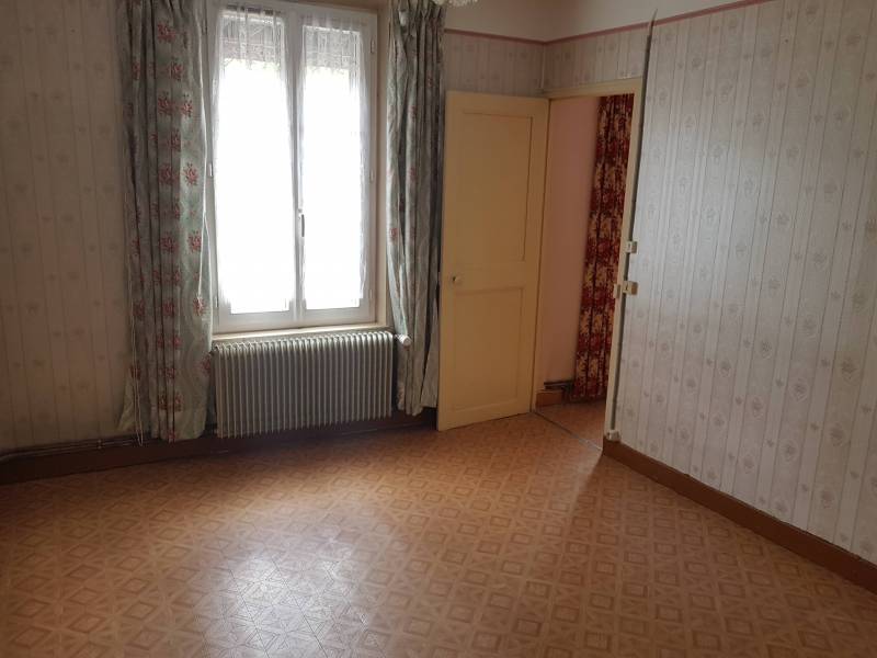 Achetez une maison ancienne avec2 chambres et un jardin à Saint etienne duVauvray