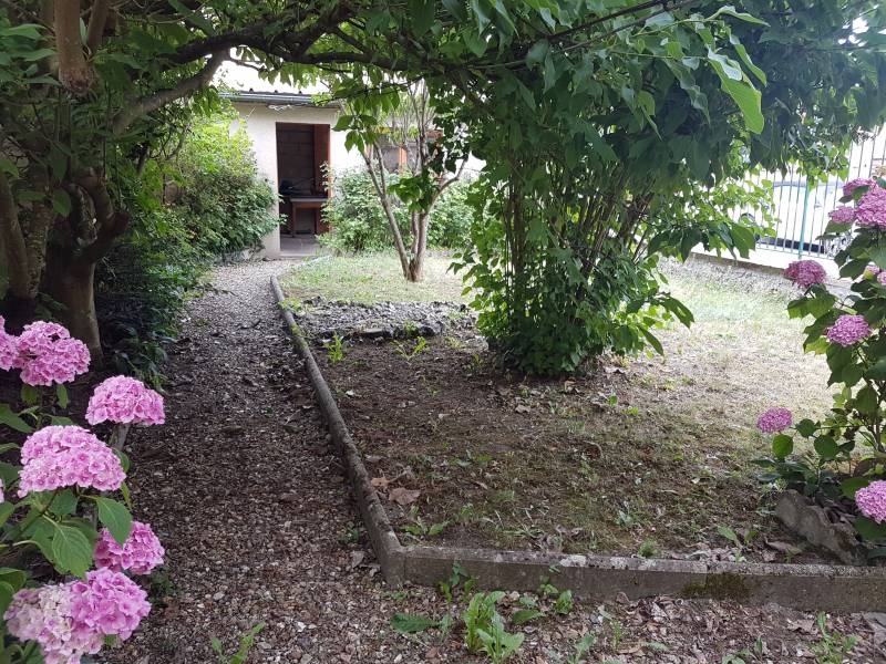Vends maison ancienne F3 avec garage et jardin clos à Saint etienne du Vauvray