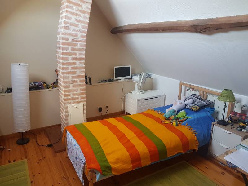 Vends maison ancienne rénovée de 98 m² habitable avec 3 chambres, jardin clos et cave sur la commune de Fretteville (27430)