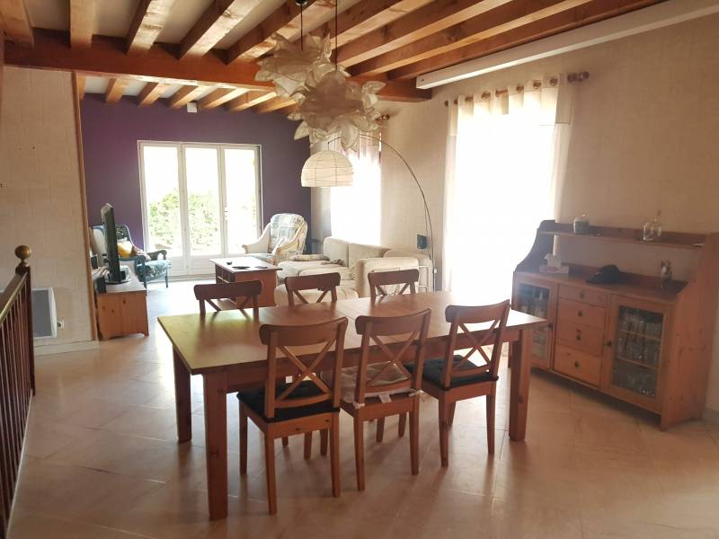 Vends maison de 160 m² avec un séjour salon de 50 m², sous sol complet, jardin de 3100 m² sur la commune de Poses (27740)