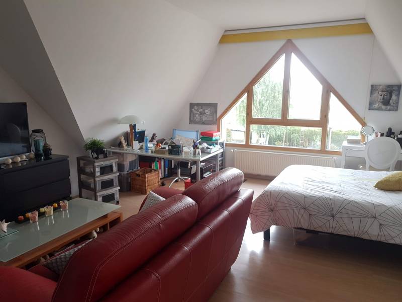 A vendre maison fonctionnelle de 200 m² habitable, 4 chambres, double garage et jardin clos à criquebeuf sur seine