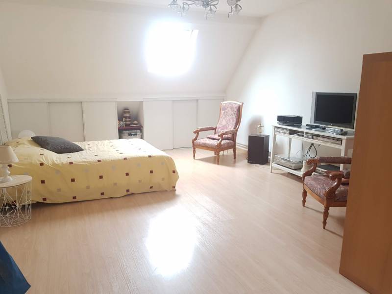 Vends maison F6 avec jardin à Criquebeuf sur seine