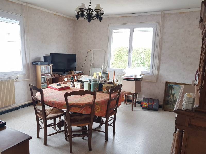 Vends maison de plain pied F4 avec garage, dépendance et jardin à Les Damps