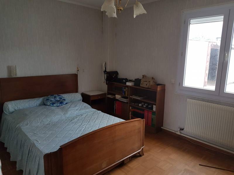 A vendre plain pied F4 avec garage, dépendance et jardin clos sur la commune de Les Damps