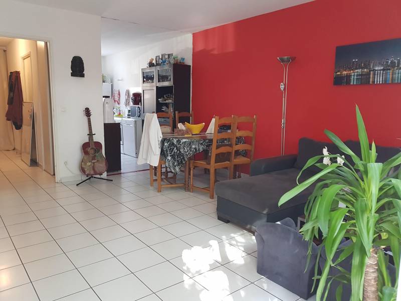 Vends maison de 85 m² avec 3 chambres et un jardin dans une résidence récente à Val de Reuil