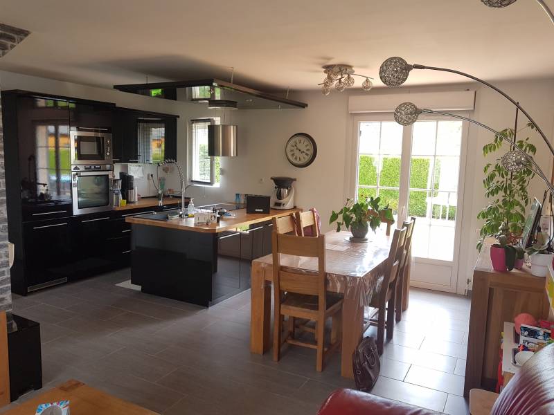 A vendre maison en parfait état avec une grande pièce de vie et 3 chambres à Val de Reuil