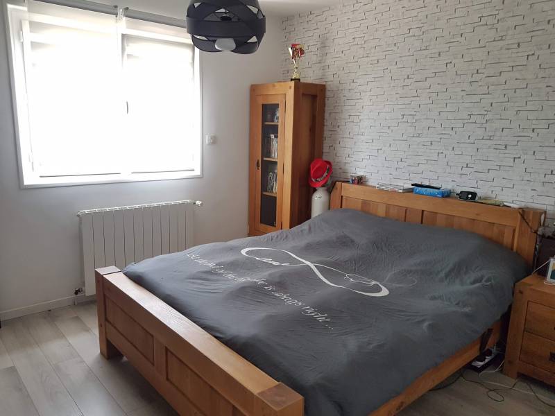 Vends maison en parfait état avec 3 chambres sous sol et terrain sur la commune de Val de Reuil (27100)