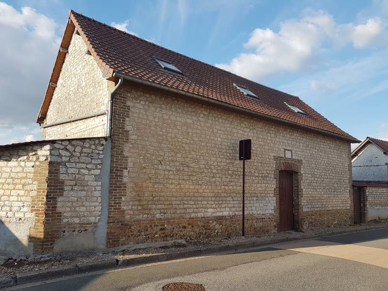 A vendre grange à rénover de 150 m² habitable à Le Vaudreuil (27100)