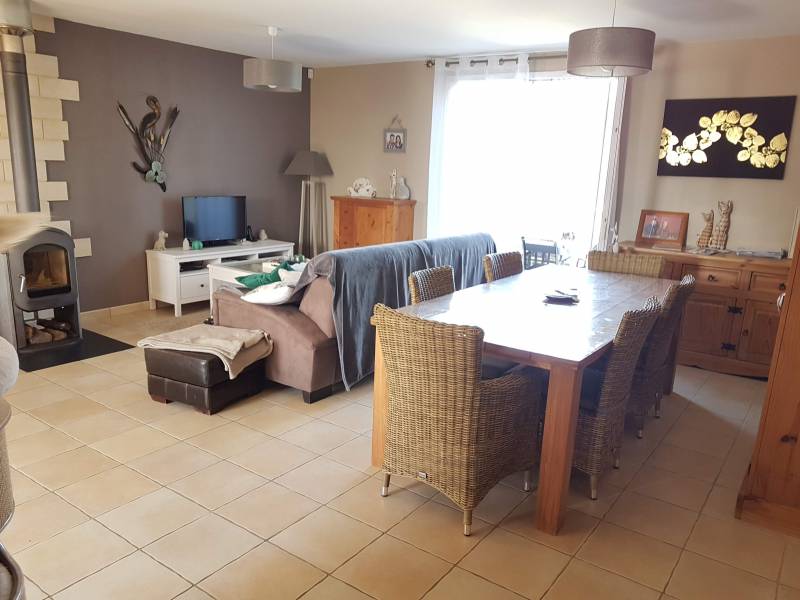 Achetez une maison de plain pied avec un grand séjour/salon jardin et dépendance sur la commune d'Epreville près le Neubourg