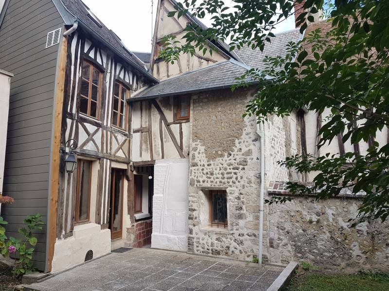 A vendre maison de ville F4 en centre ville de Pont de l'Arche