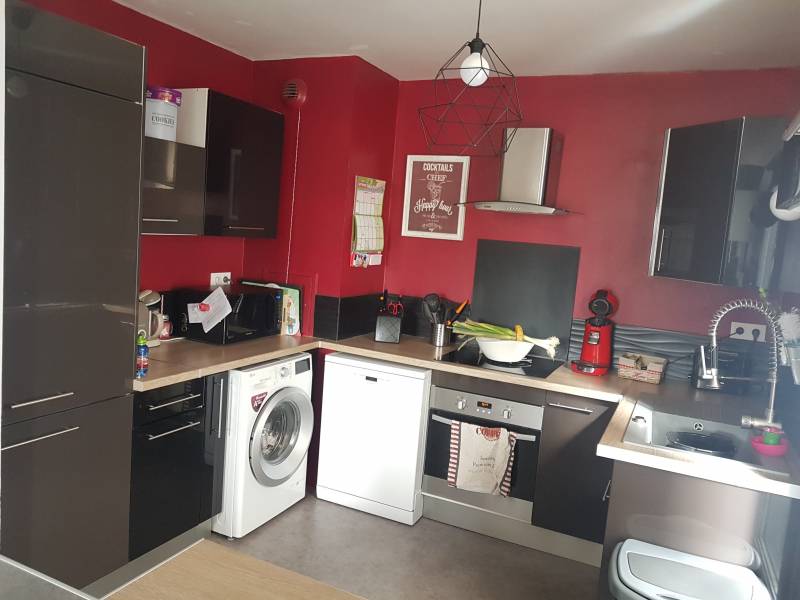 Achetez un appartement F3 avec une cuisine équipée 2 chambres terrasse et 2 parking à Val de Reuil