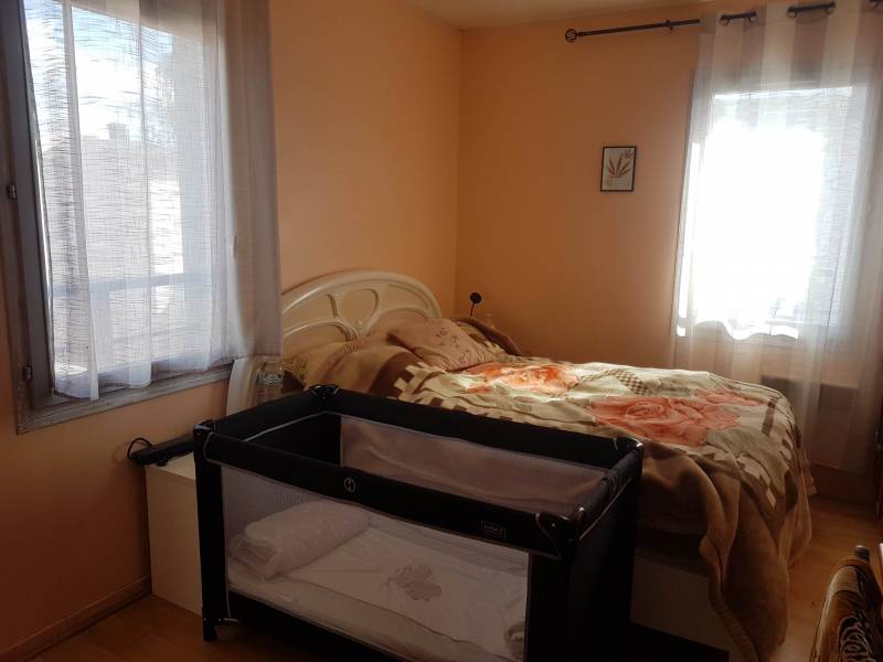 A vendre maison F4 avec 3 chambres un garage et un jardin privatif sur la commune de Val de Reuil