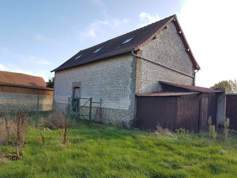 A vendre grange à réhabiliter 150 m² possibilité F5 avec jardin à Le Vaudreuil