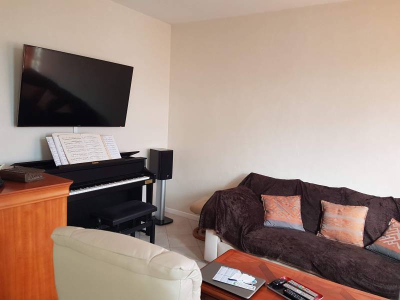 Vends maison de ville proche du centre ville type F3 en très bon état avec jardin et garage sur la commune de Louviers (27400)