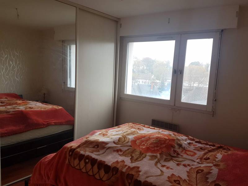 Vends appartement de 57 m² avec une chambre en centre ville de Louvier dans une résidence sécurisée