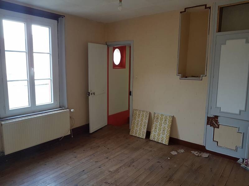 Vends maison de ville atypique avec travaux à Louviers
