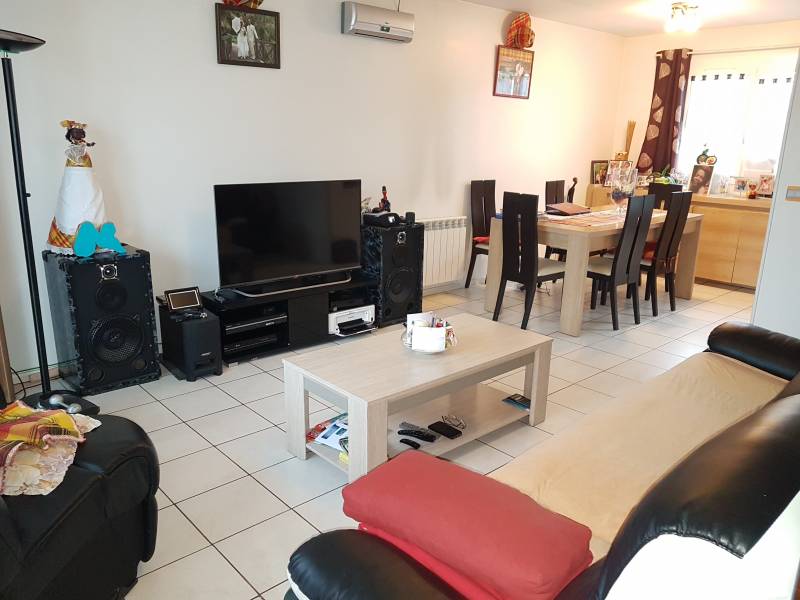 Vends maison de plain pied 3 chambres, sous sol et jardin quartier Le Cavé à Val de Reuil