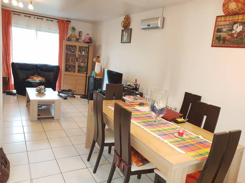 achetez une maison de plain pied F4 en bon état avec un sous sol et un jardin à Val de Reuil