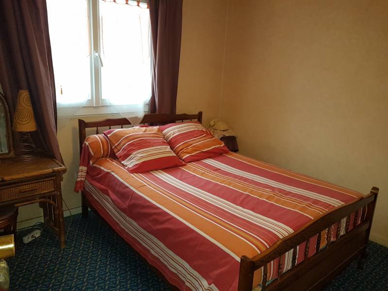 Achetez une maison F4 de plain pied  en bon état sur la commune de Val de Reuil proche de la gare