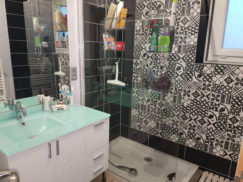 Achetez une maison de plain pied avec intérieur neuf, un sous sol et un jardin sur la commune de Pont de l'Arche