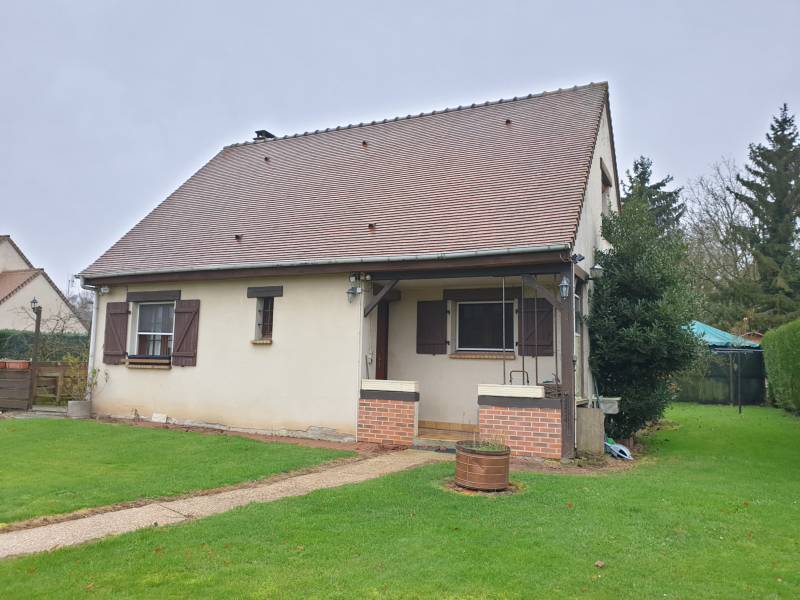 Maison 4 pièces sur sous-sol complet avec terrain de 1050m²