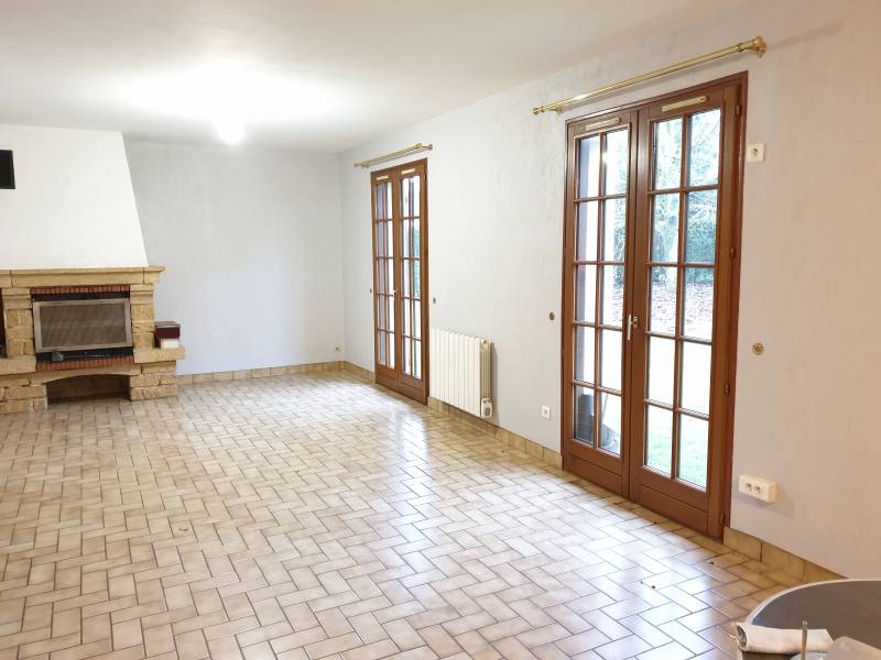 Maison 4 pièces sur sous-sol complet avec séjour équipée d'un insert