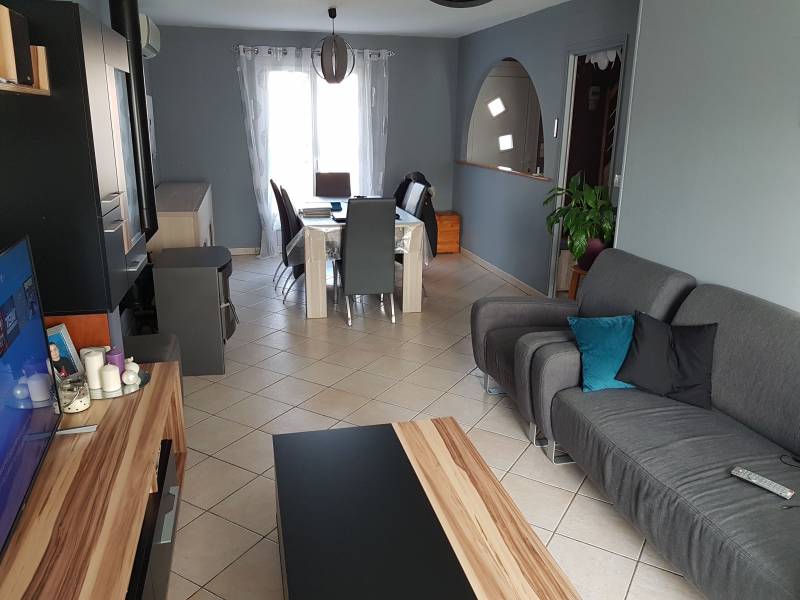 Vends maison fonctionnelle de type F6 avec garage, dépendance et jardin clos proche de la gare à Val de Reuil