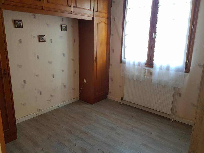 En vente maison de  plain pied avec 2 chambres sur la commune de Les Damps