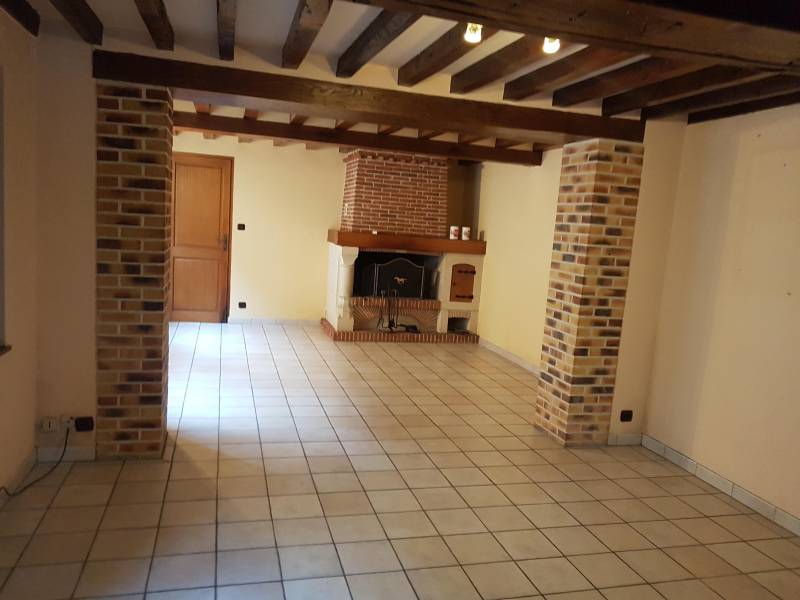 A vendre maison ancienne en parfait état avec un jardin clos de murs sur la commune de Léry