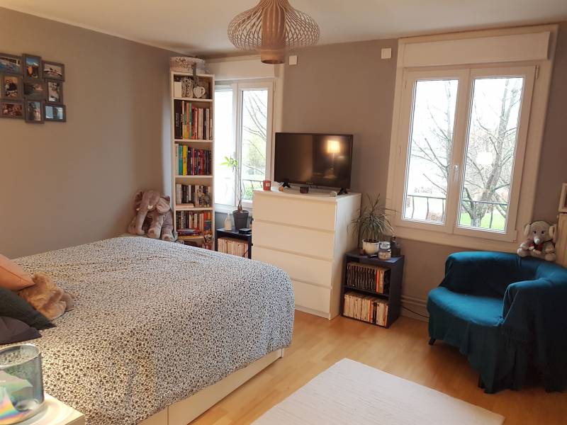 A vendre maison de ville avec 2 chambres et une terrasse sur les bords de l'Eure à Pont de l'Arche