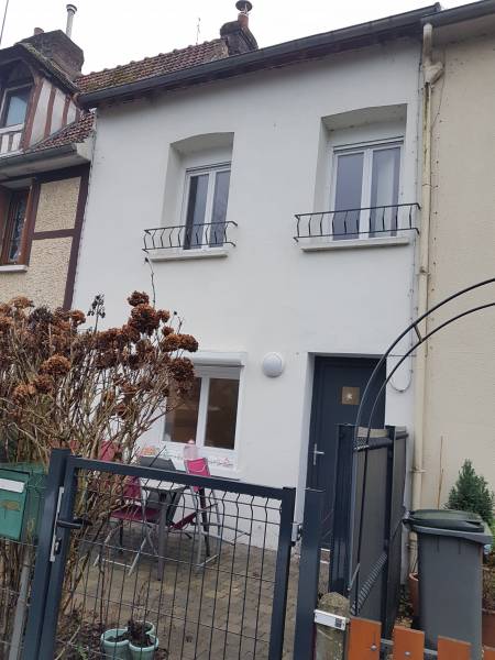 A vendre maison de ville rénovée F3 sur la commune de Pont de l'Arche