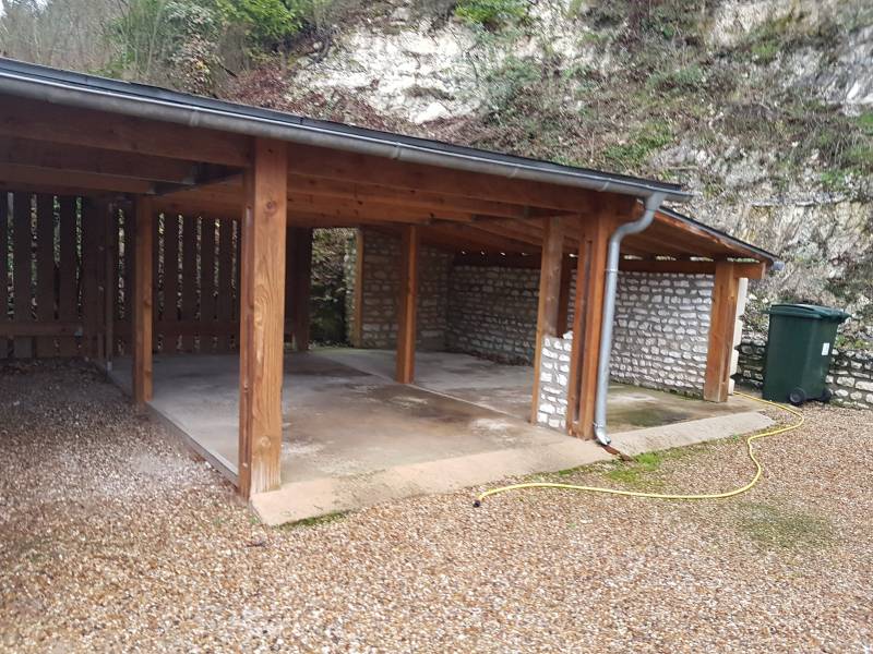 A vendre maison ancienne avec dépendances sur la commune de Connelles