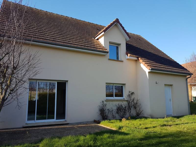 Vends maison traditionnelle de 130 m² habitable avec 4 chambres garage et jardin sur la commune d Le Vaudreuil