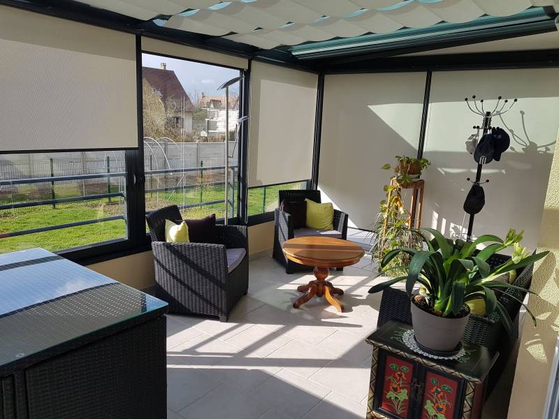 Vends maison rénovée avec véranda récente et 3 cahmbres sous sol et jardin à Le vaudreuil